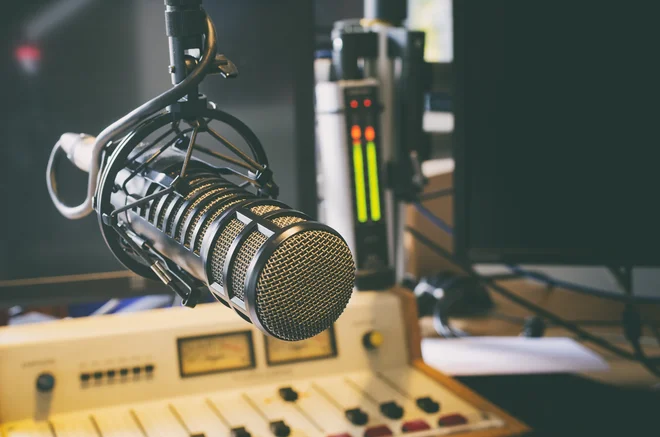 Se radio počasi poslavlja? Foto Hutterstock