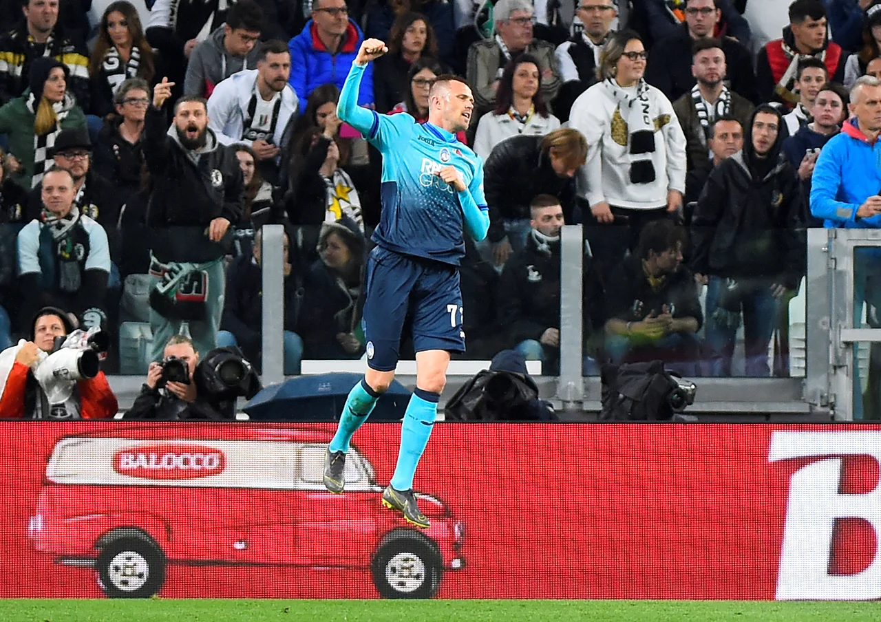 Fotografija: Josip Iličić je minulo leto končal z dvema goloma, novo je začel z dvema. Od mejnika sto golov v serie A ga loči le še 19 golov. FOTO: Reuters