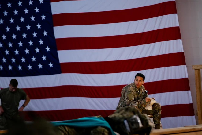 V Iraku je sicer nekaj več kot 5000 ameriških vojakov, ki delujejo v okviru združenih sil, ustanovljenih leta 2014 za boj proti skrajni skupini Islamska država. FOTO: Reuters