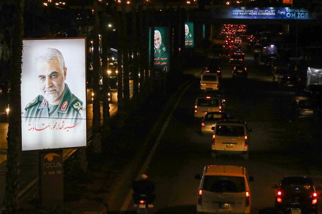 Zaradi pričakovanega velikega navala je tako kot v ponedeljek v Teheranu tudi za danes v Kermanu razglašen praznik. FOTO: Anwar Amro/AFP