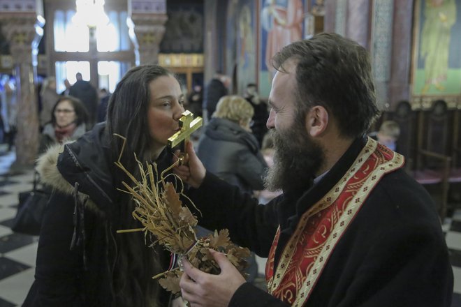 Z lanskoletnega praznovanja pravoslavnega božiča v ljubljanski pravoslavni cerkvi. FOTO: Jože Suhadolnik/Delo