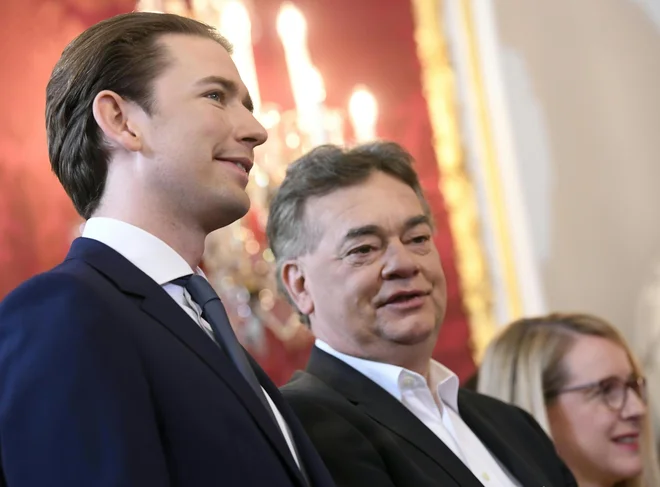 Predsednik Zelenih <strong>Werner Kogler</strong> bo postal podkancler, vodil pa bo tudi ministrstvo za šport; Kurz je že drugič prisegel kot avstrijski kancler. FOTO: Hans Klaus Techt/AFP