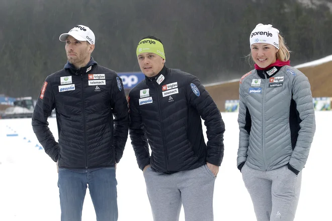 Potem ko so Nejc Brodar, Miha Šimenc in Anamarija Lampič novinarjem spregovorili o vtisih z novoletne turneje, jih zdaj že čaka izziv tekme v Dresdnu. FOTO: Mavric Pivk/Delo