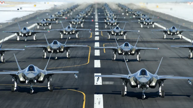 Prikaz ameriške zračne moči v Utahu. Foto Us Air Force Via Reuters