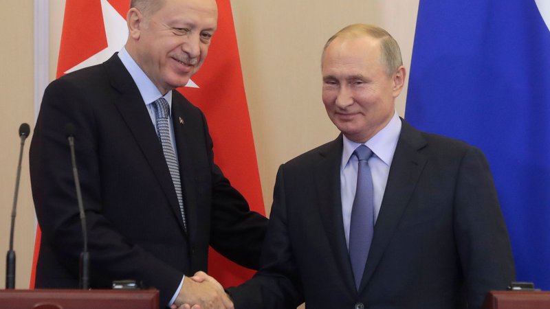 Fotografija: Nekateri analitiki že napovedujejo, kako bosta Putin in Erdoğan tudi libijsko norišnico poskušala rešiti po »sirskem receptu«. FOTO: Sergei Chirikov/AFP