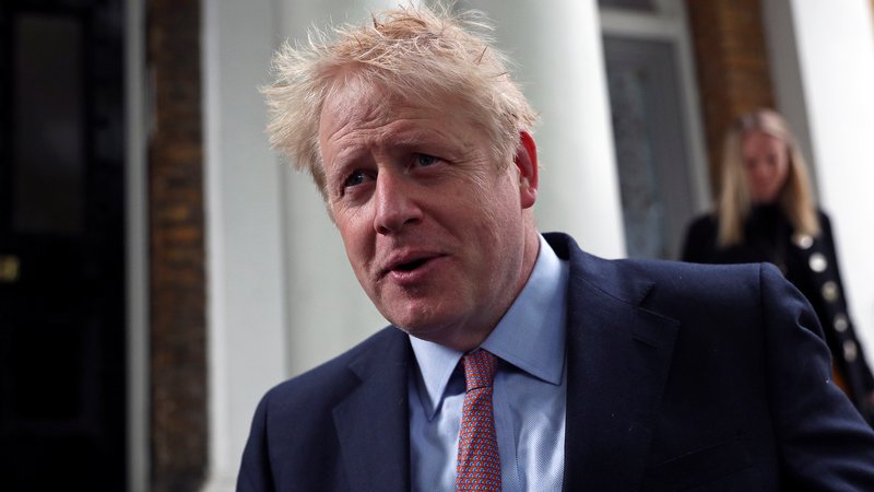 Fotografija: Britanski premier Boris Johnson bo moral temeljiti premisliti, ali ni njegovo nasprotovanje daljši tranziciji pri brexitu preveč tvegano. FOTO: Reuters