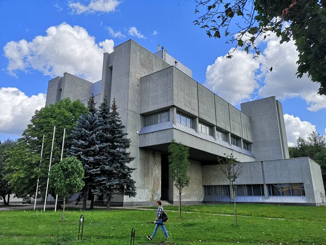 Avtentična notranjost kulturnega in športnega centra ministrstva za notranje zadeve v Vilni se je prav tako znašla v seriji. FOTO: Marko Gams