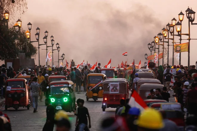 »Noben posameznik ali skupina, nobena stran s partikularnim interesom, noben regionalni ali mednarodni igralec ne sme ugrabiti volje iraških ljudi ali jim vsiliti svojo,« je dejal iraški ajatola al Sistani. FOTO: Khalid Al Mousily/Reuters