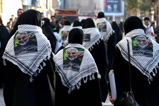 Kasim Sulejmani je zaradi ustvarjanja kulta osebnosti tudi pri režimskih nasprotnikih veljal za junaka. FOTO: Atta Kenare/AFP