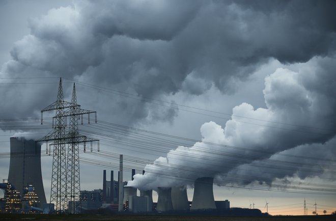 Pred 30 leti so v svetu namerili 22 milijard ton CO2. Foto Wolfgang Rattay Reuters