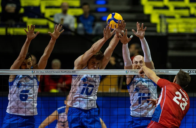 Mitja Gasparini, Sašo Štalekar in Žiga Štern so ustavili tudi Čehe. FOTO: AFP