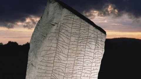 Fotografija: Spomenik Rök na Švedskem vsebuje najdaljši zapis v runah na svetu. FOTO: Sciencenordic