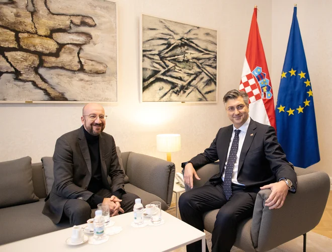 Na začetku predsedovanja EU sta se v Zagrebu srečala predsednik sveta EU Charles Michel in hrvaški premier Andrej Plenković. FOTO: Reuters