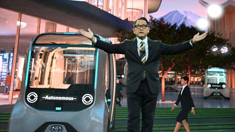 Fotografija: Toyotin predsednik in izvršni direktor Akio Toyoda je razkril načrt gradnje prototipa mesta prihodnosti, ki ga je opisal tudi kot živi laboratorij, v katerem naj bi bivalo in prihodnjo mobilnost razvijalo 2000 ljudi. FOTO: AFP