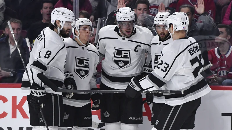 Fotografija: Hokejisti moštva Los Angeles Kings so se z Anžetom Kopitarjem na čelu po treh porazih spet veselili zmage. FOTO: Usa Today Sports