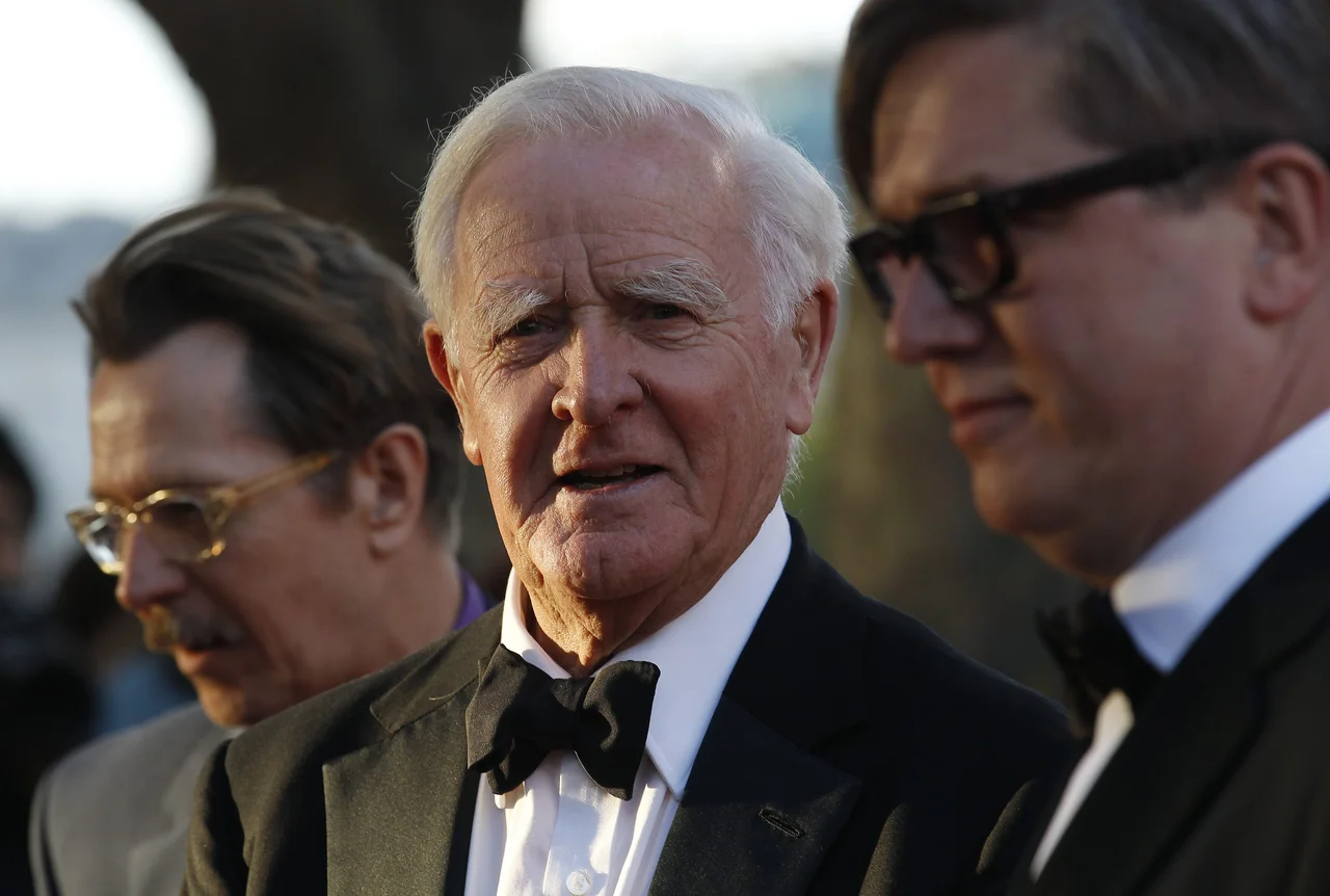 Fotografija: John Le Carré, britanski igralec Gary Oldman in švedski režiser Tomas Alfredson na premieri filma Kotlar, krojač, vojak, vohun leta 2011. FOTO: Suzanne Plunkett/Reuters