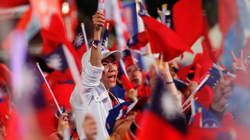 Fotografija: Približno 19,5 milijona tajvanskih volivcev bo danes izbiralo predsednika in člane parlamenta. FOTO: Reuters