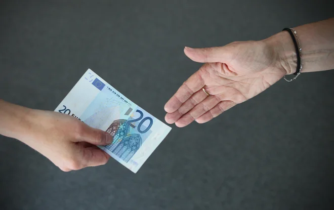Storilci s svojimi dejanji povzročajo veliko in konkretno nevarnost za premoženje in varnost drugih ljudi zaradi sorazmerno majhne koristi. Foto Blaž Samec