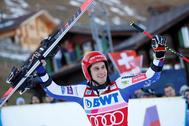 Takole se je veselil zmage na najtežjem veleslalomu na svetu. FOTO: AFP