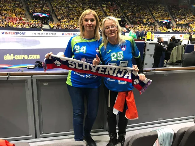 Małgosia Młynik (levo) in Corinna Anton sta si vzeli dopusti, da lahko na Švedskem bodrita Slovence. FOTO: Osebni arhiv