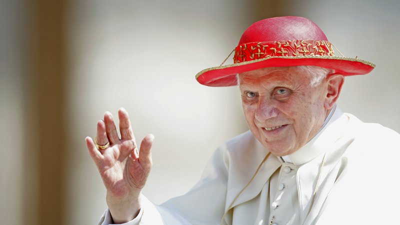 Fotografija: Benedikt XVI. je znova razburkal svetovno javnost. FOTO: Alessia Pierdomenico/Reuters