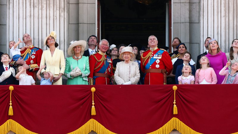 Fotografija: Kraljica Elizabeta II. razume vnuka in njegovo ženo, a bi raje videla, da bi ostala kraljeva člana s polnim delovnim časom. FOTO: Reuters