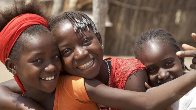 Ghost Children / Enfants Fantômes: Un Défi Pour L'afrique - Nevidni otroci – izziv za Afriko Foto Tvs