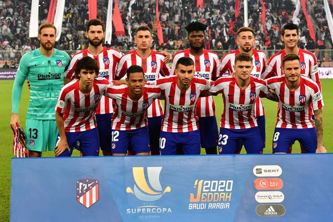 Enajsterica Atletica, ki je krenila v nedavni spopad z Realom. Stojijo (z leve) Jan Oblak, Felipe, Jose Gimenez, Thomas Partey, Hector Herrera in Alvaro Morata, čepijo Joao Felix, Renan Lodi, Angel Correa, Kieran Trippier in Saul Niguez. FOTO: AFP