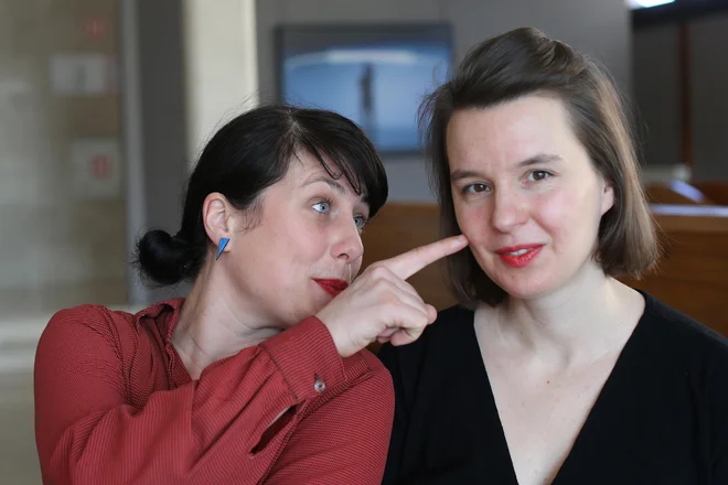&raquo;Skupna točka mojega poslušanja glasbe so bolj počasni impulzi in temnejši zvok. To me je od nekdaj privlačilo. Visoki ostri in hitri toni me ne ganejo.&laquo; Jana Beltran<br />
Foto Tomi Lombar