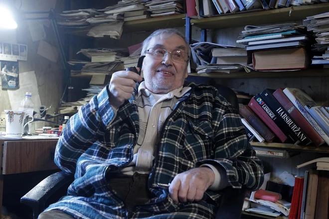 &raquo;Če hočeš nekoga prizadeti, ga s tem, da mu boš rekel, da je kreten, osel, teslo, ne boš. On to ve (smeh). Z ironijo ga boš. Ironija boli,&laquo; pravi dr. <strong>Tomo Korošec</strong>. FOTO: Mavric Pivk/Delo