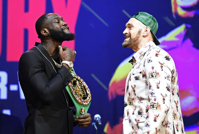 Deontay Wilder (levo) je nazorno pokazal Tysonu Furyju, kako bo opravil z njim. FOTO: AFP