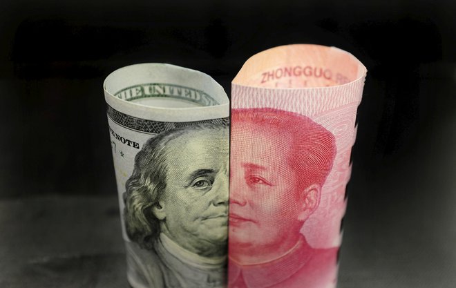 Ameriški in kitajski bankovec Foto Jason Lee Reuters
