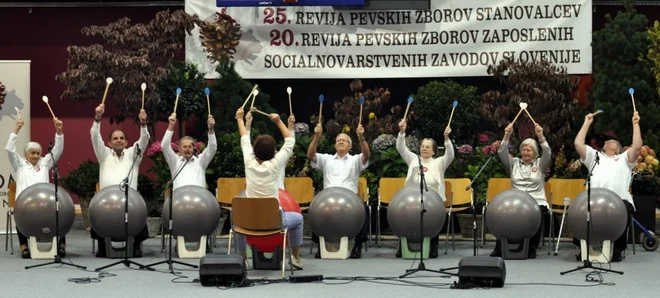 Organizirano petje v različnih pevskih zborih je ena od kulturnih značilnosti našega naroda, in to velja do poznih let življenja.<br />
Foto arhiv SSZS