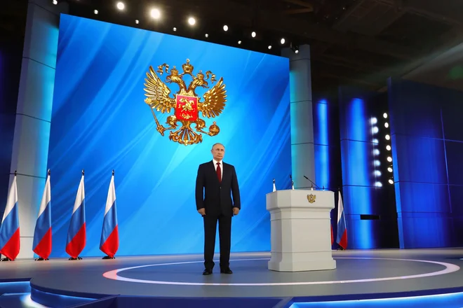 Ruski predsednik Vladimir Putin med poslušanjem državne himne, s katero se je končala njegova napoved sprememb ustave. Foto: AFP