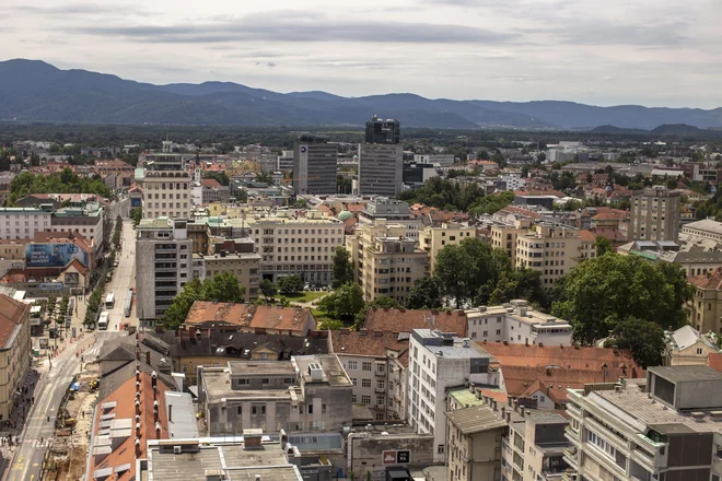 Poslej bo poudarek na krepitvi mest. Foto Voranc Vogel/delo