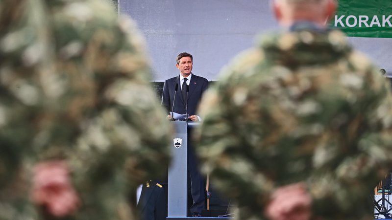 Fotografija: Upam, da bodo do konca meseca vzpostavljeni pogoji, da se bo nov kontingent Slovenske vojske tja vrnil in nadaljeval svoje delo, je, v uvodu v svoje pismo zapisal predsednik.FOTO: Tadej Regent/delo