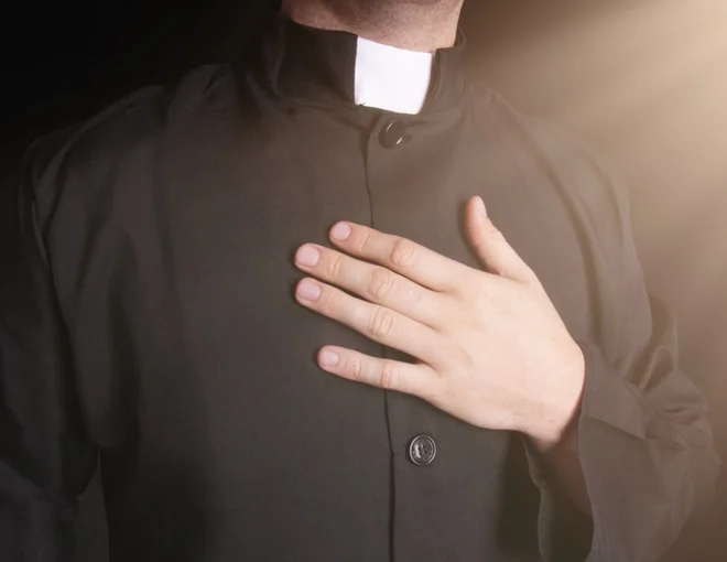 Zdi se, da iniciativi, ki je s predlogom o nadškofovem odstopu priredila pravo presenečenje, pravzaprav ni toliko do njegovega odstopa, kot ji je do tega, da problemu odrinjenih žrtev dodeli zelo resno mesto in jim priskrbi ustrezno pozornost. Zdaj jo ima