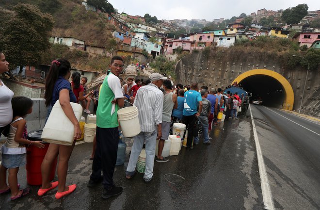 Venezuelci trpijo zaradi humanitarne krize. FOTO: Reuters