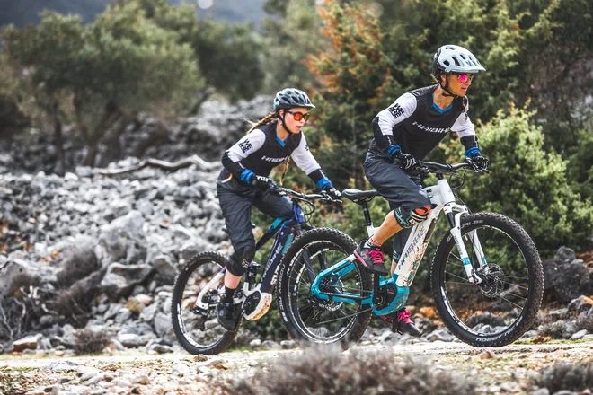 Glavni razlog, da se ljudje ne vozijo s kolesi – kakršne koli vrste – je strah zaradi varnosti v prometu. FOTO: Arhiv proizvajalca Hi-Bike