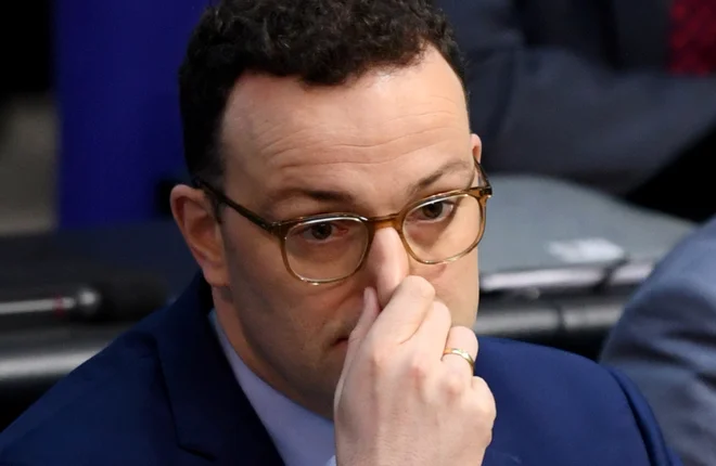 Nemški minister za zdravje Jens Spahn ni bil navdušen nad razpravo in glasovanjem nemškega Bundestaga o spremembi pravil o darovanju organov. FOTO: Annegret Hilse/ Reuters