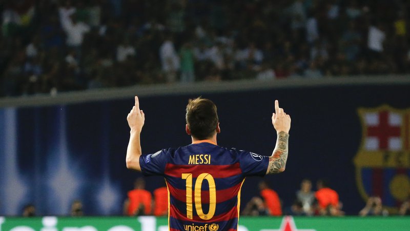 Fotografija: Barcelona se že štiri leta ni uvrstila v finale lige prvakov, a ima v Lionelu Messiju igralca, ki zagotavlja na satotine milijonov evrov prihodkov. FOTO: Reuters
