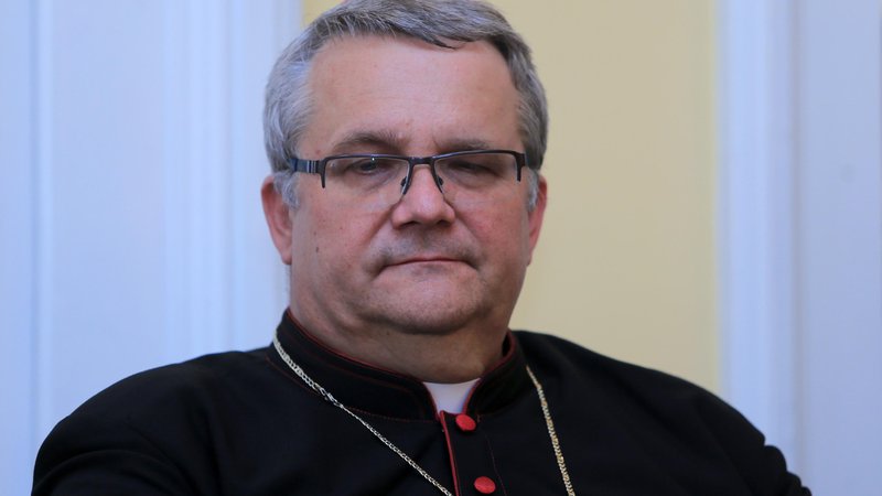 Fotografija: Murskosoboški škof Peter Štumpf je bil včeraj omenjen kot primer, ko so bili prestopki po mnenju iniciative Dovolj.je obravnavani pravilno in korektno. FOTO: Tadej Regent/Delo
