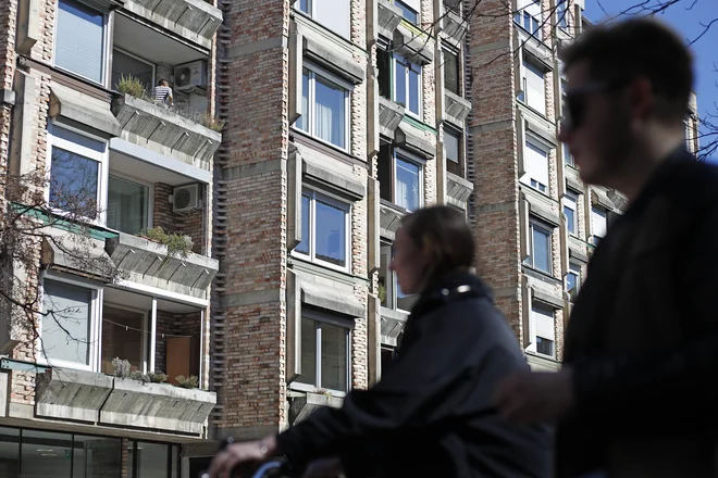 V prvi polovici lanskega leta je bilo treba za rabljeno stanovanje v Ljubljani odšteti v povprečju 2780 evrov za kvadratni meter, v prihodnjih treh mesecih so cene krepko poskočile. FOTO: Leon Vidic/Delo