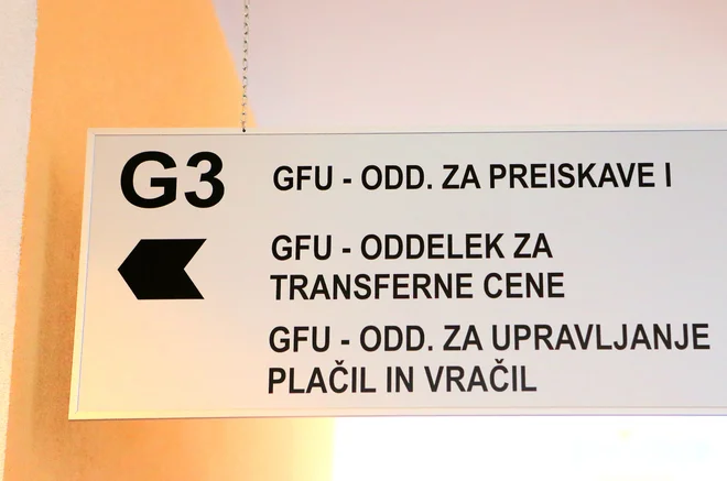 <u>U</u>službenci Fursa ne prejemajo bonusov uspešnosti glede na izdane sklepe. Za svoje napake pa tako kot drugi javni uslužbenci odgovarjajo na podlagi določb ZJU in ZDR. Foto Jože Suhadolnik