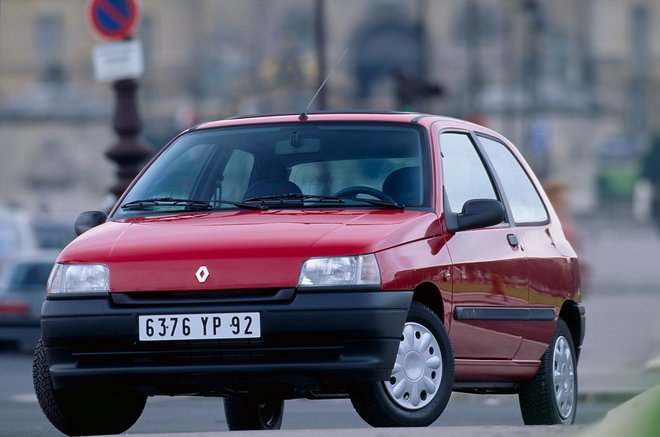 Clio se je na cestah prvič pojavil leta 1990, nasledil je renaulta 5. Foto Renault