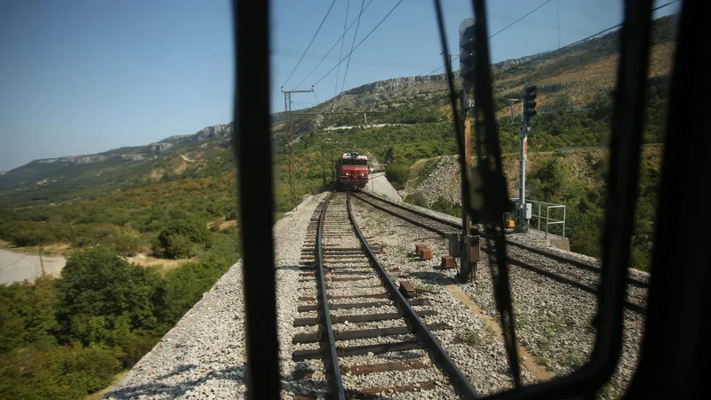 Fotografija: Priprave na gradnjo drugega tira se bližajo sklepni fazi. FOTO: Jure Eržen/Delo