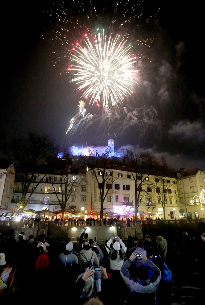 Izjema naj bodo zvočniki, ki jih namesti mestna uprava v času decembrskega praznovanja z enako glasbo in primerno jakostjo . Foto Roman Šipić