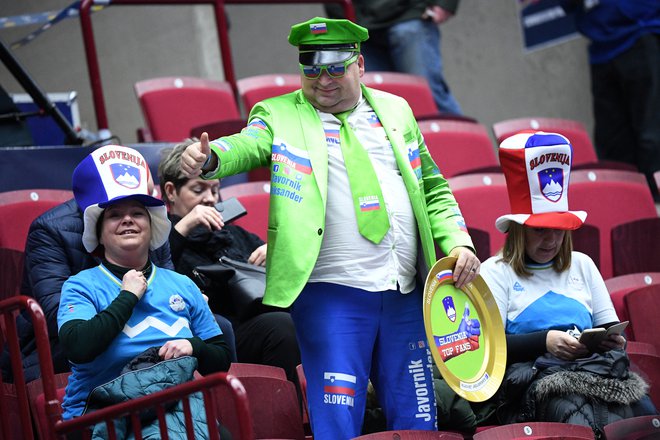 Slovenski navijači v Malmöju. FOTO: Reuters