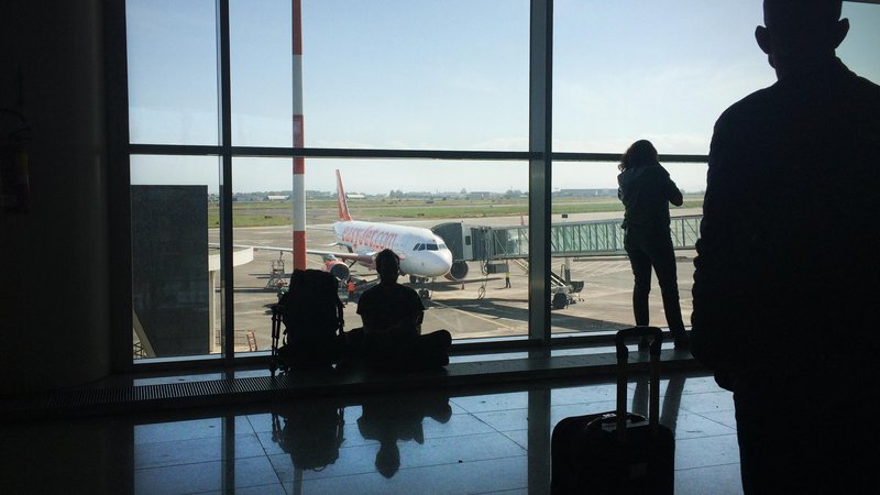 Fotografija: V Sloveniji se je v letih med 2012 in 2018 število letalskih potnikov povečalo za 55 odstotkov, novembra lani pa se je zaradi stečaja Adrie zmanjšalo za skoraj tretjino glede na november leta 2018. FOTO: Jure Eržen