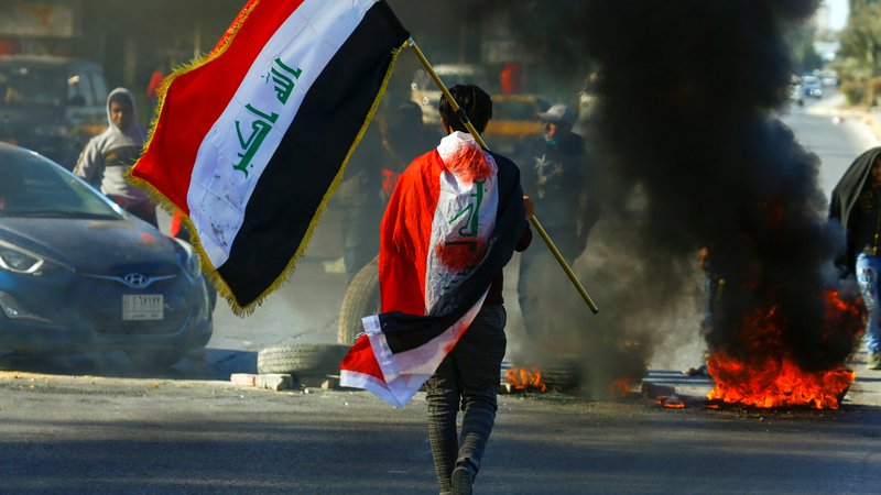 Fotografija: V zadnjih treh mesecih lanskega leta so Iračani, naveličani uničujočega tujega vmešavanja in nekompetentnih, koruptivnih, nepotističnih oblasti, zahtevali, naj jim prisluhnejo. FOTO: Reuters